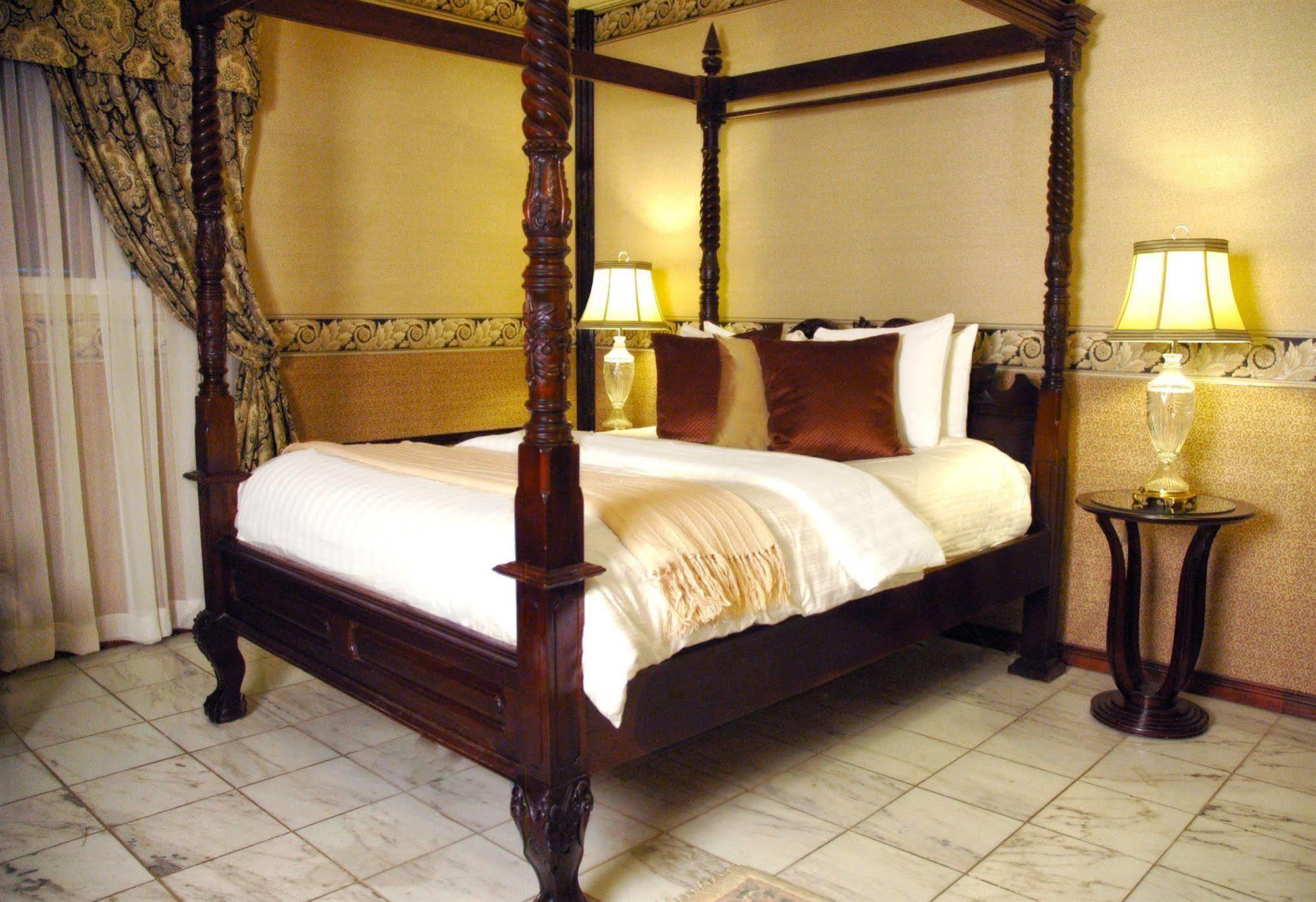 Ambassador Hotel 萨德伯里 外观 照片
