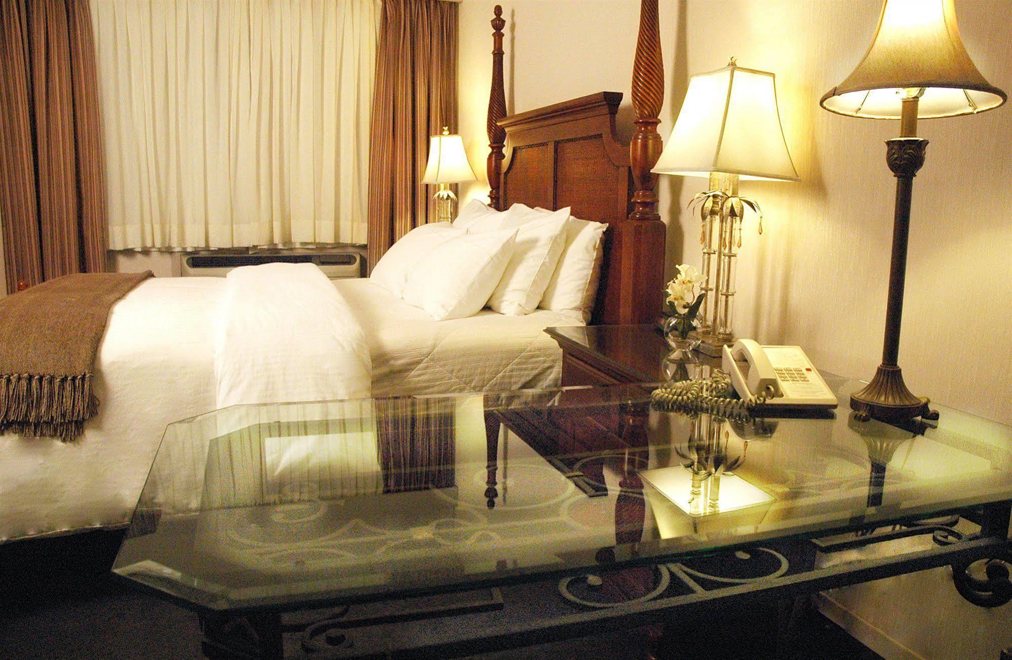 Ambassador Hotel 萨德伯里 外观 照片